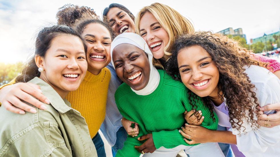 Een groepsfoto van 7 meiden