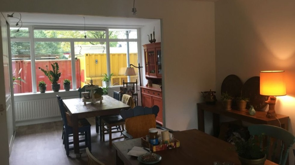 Woonkamer van het wijkinloophuis in Vollenhove