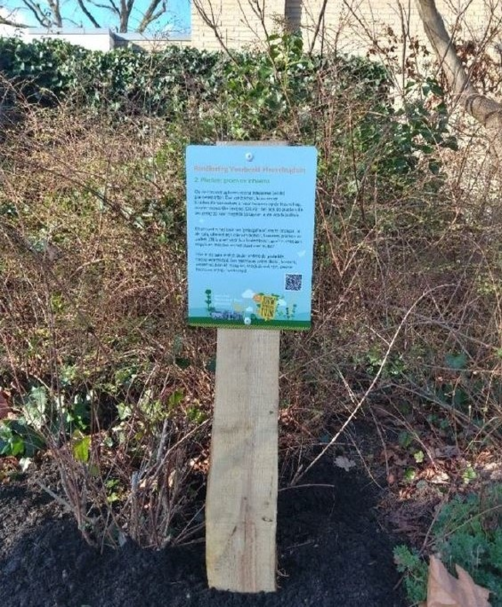 Bordje met uitleg over een deel van de Heuvelrugtuin