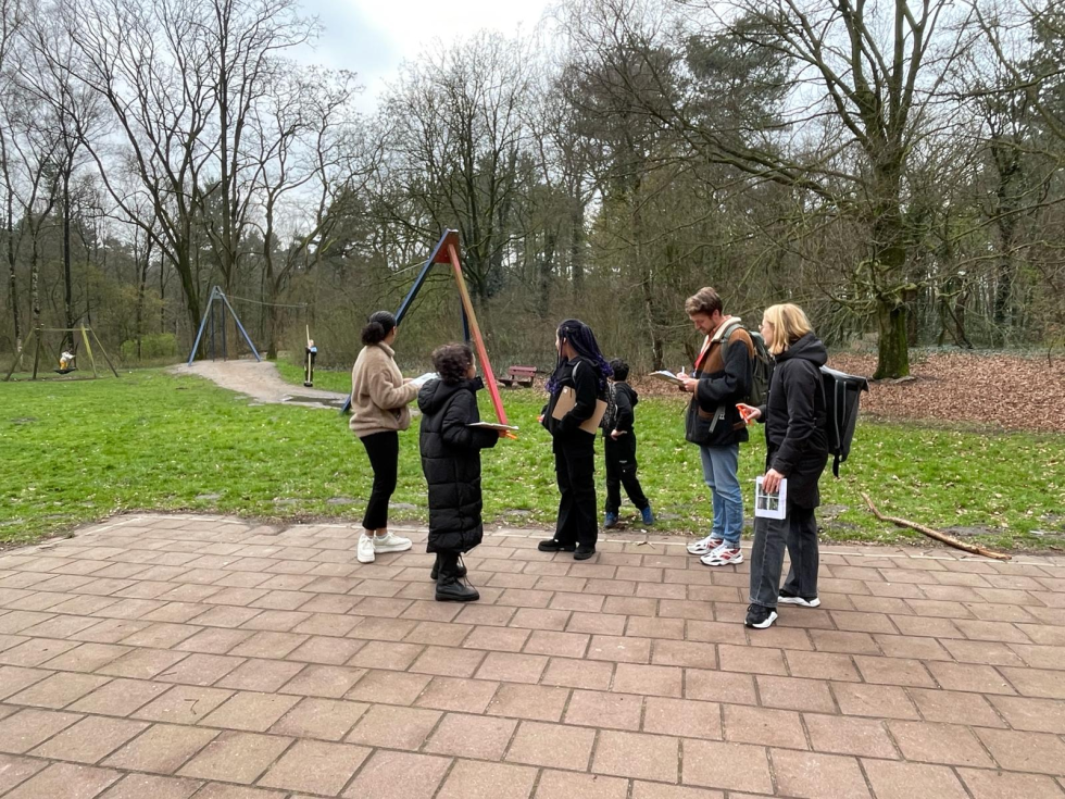 Kinderen staan in Park Vollenhove