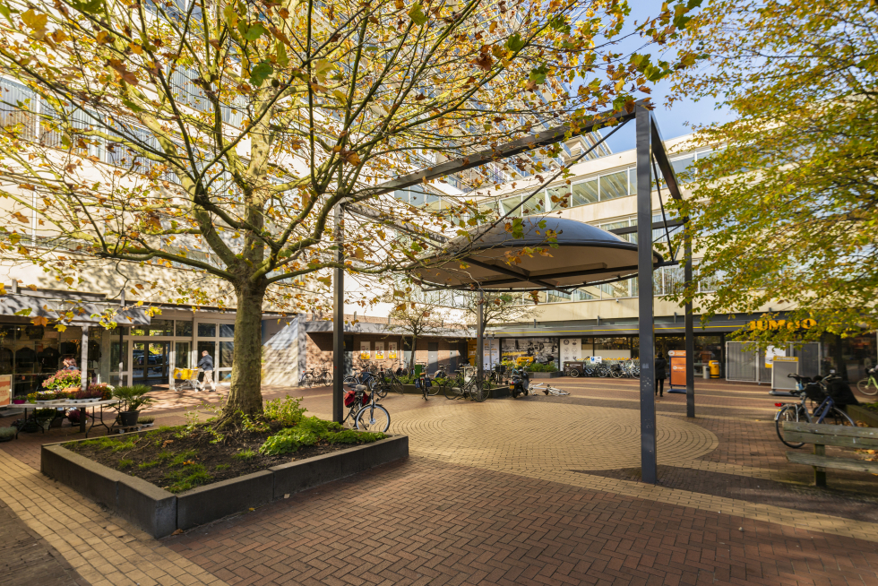 De binnenplaats bij Winkelcentrum Vollenhove