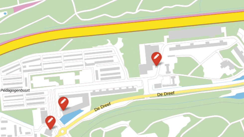 Een plattegrond van Vollenhove met daarop aangegeven de drie locaties van de stembureaus